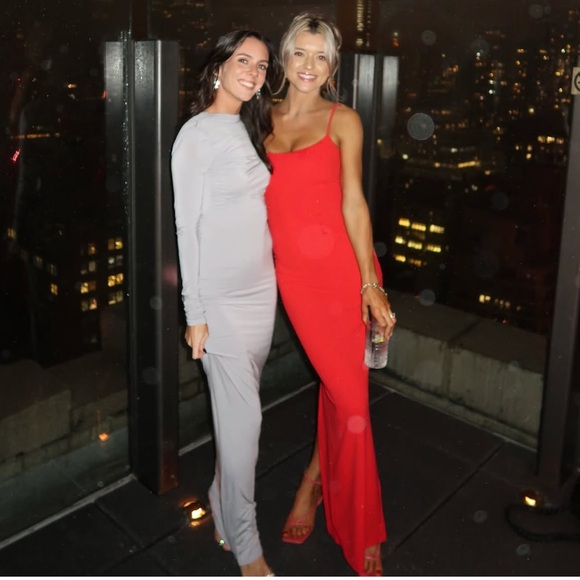 NOOKIE Bailey Gown in Cherry
Elegant Red Evening Dress - Picture 1 of 5